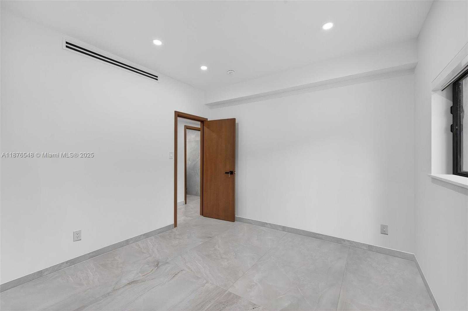 Small Image of 3000 RIVERLAND RD, Fort Lauderdale Number 33