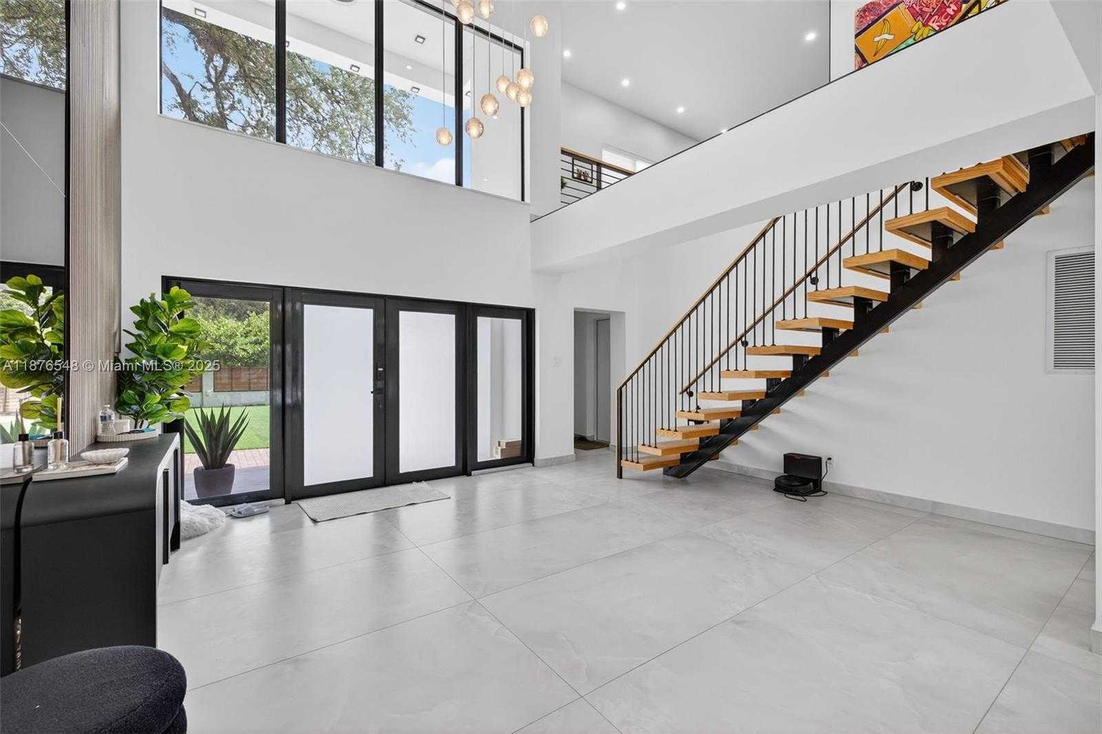 Small Image of 3000 RIVERLAND RD, Fort Lauderdale Number 4