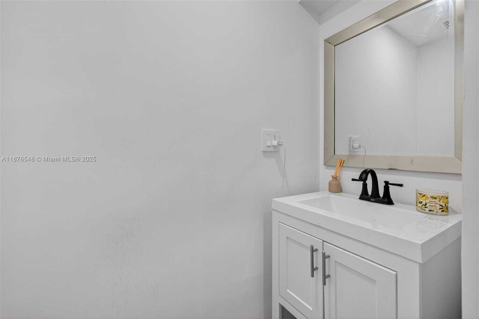 Small Image of 3000 RIVERLAND RD, Fort Lauderdale Number 44