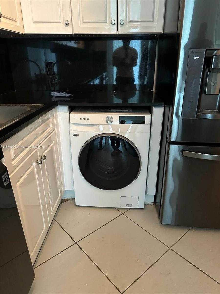 Small Image of 6770 INDIAN CREEK DR #11M, Miami Beach Number 4