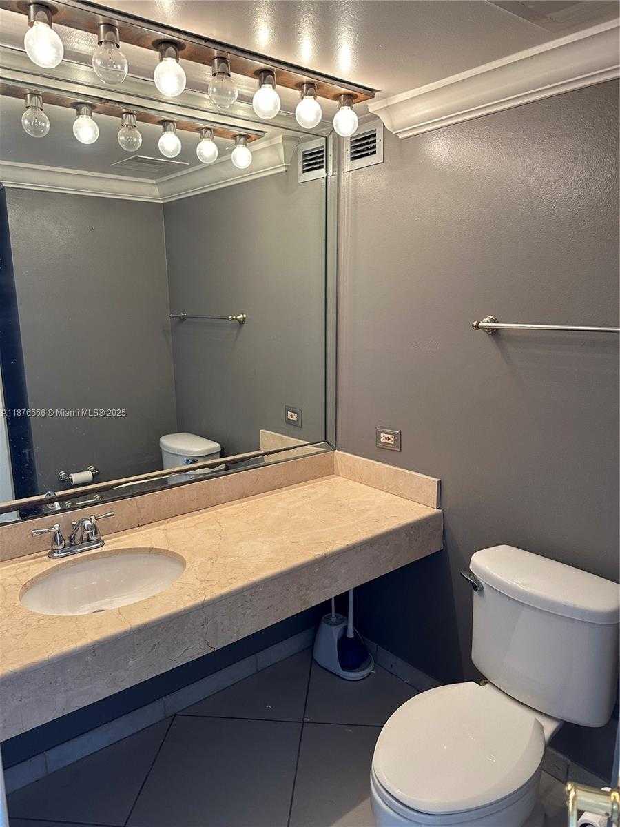 Small Image of 6770 INDIAN CREEK DR #11M, Miami Beach Number 5