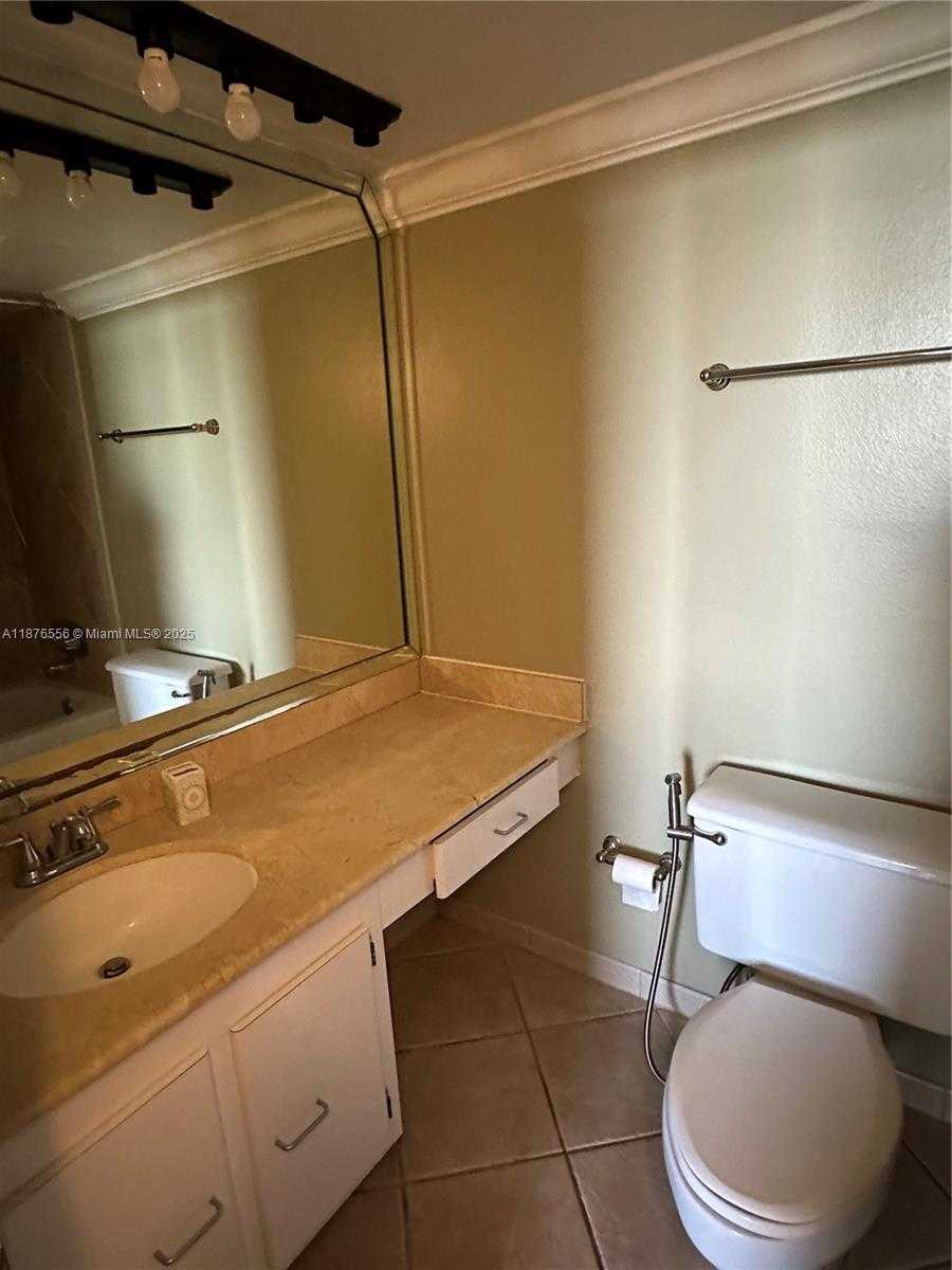 Small Image of 6770 INDIAN CREEK DR #11M, Miami Beach Number 6