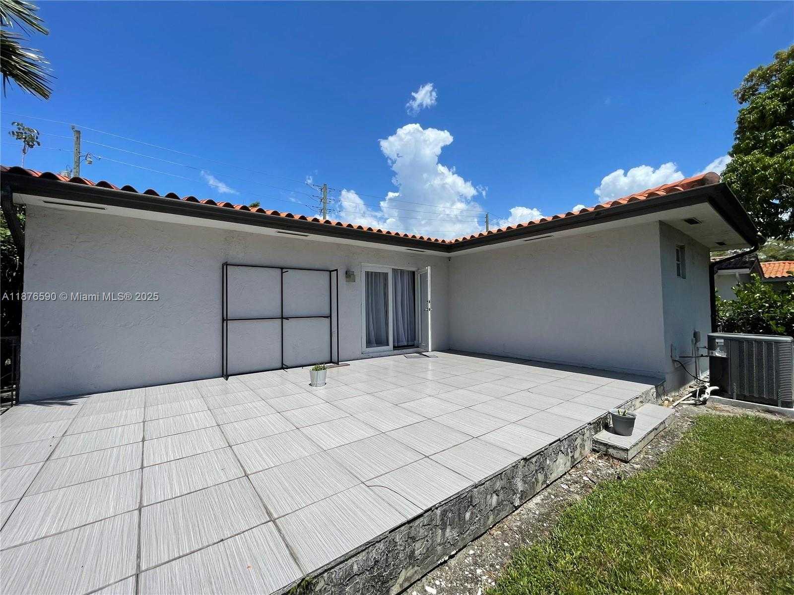 Small Image of 4021 RED RD, Coral Gables Number 17