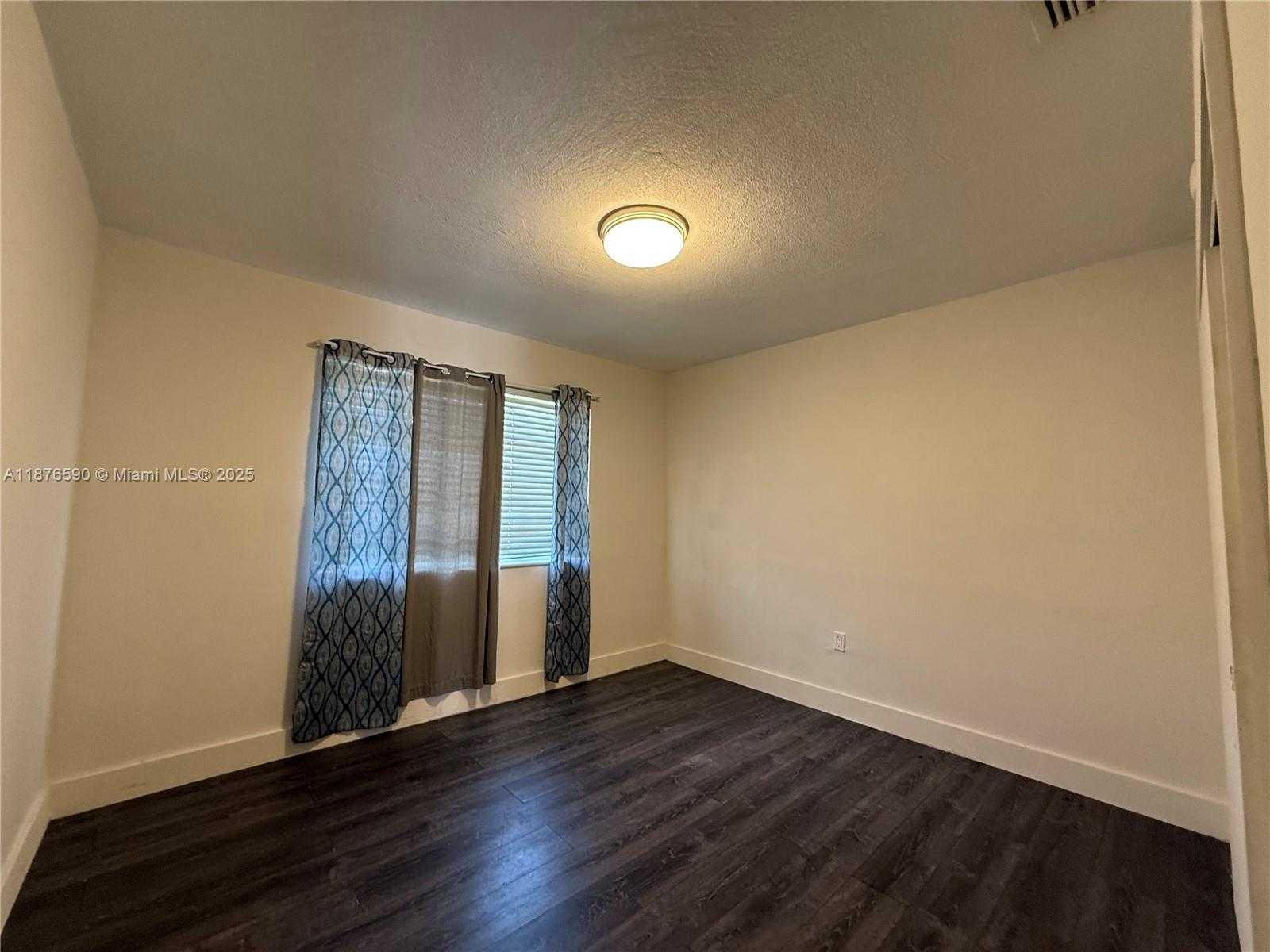 Small Image of 4021 RED RD, Coral Gables Number 2