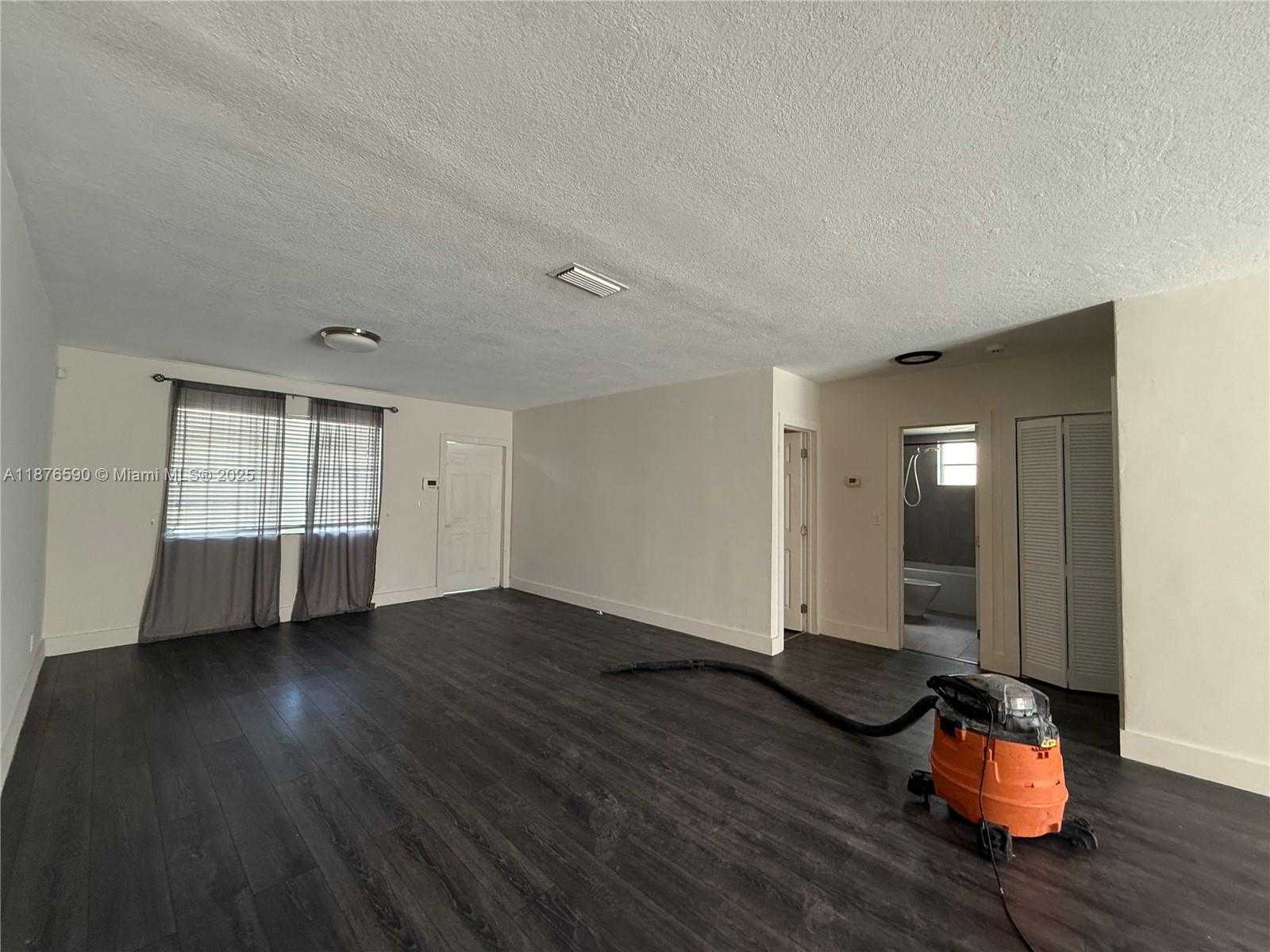 Small Image of 4021 RED RD, Coral Gables Number 3