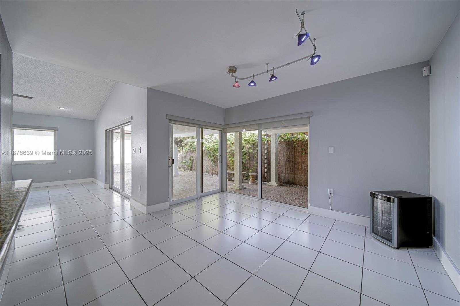 Small Image of 621 SOUTH WEST 99TH PL, Miami Number 10