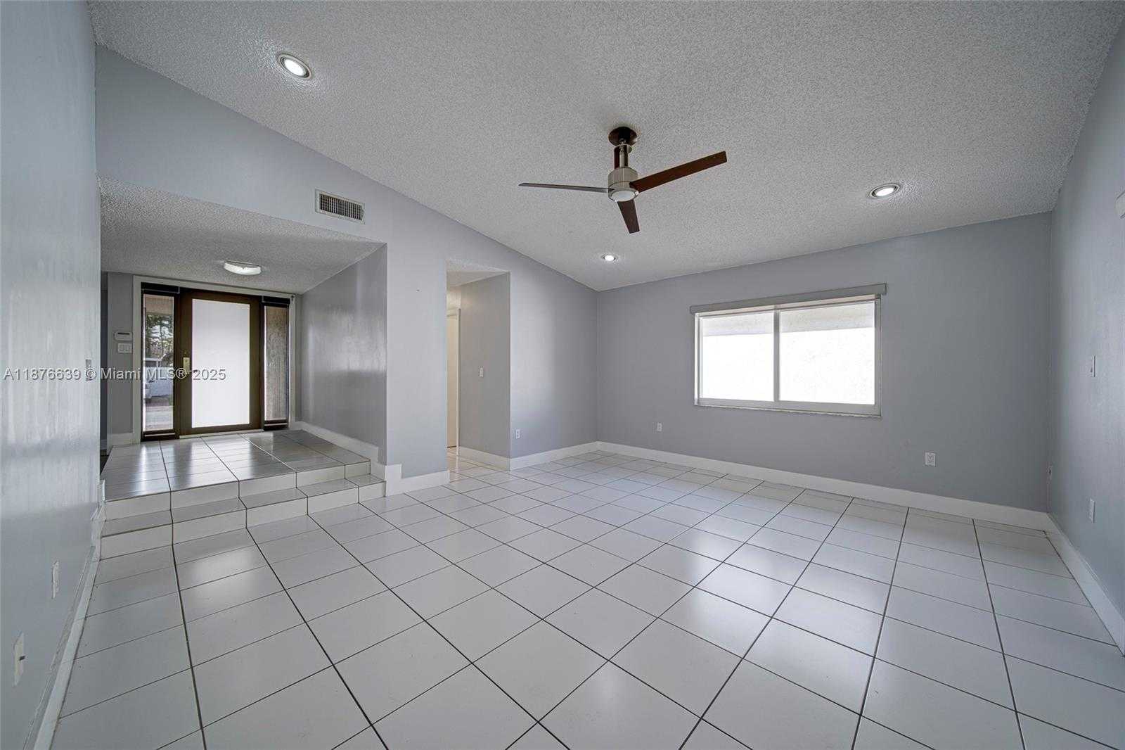 Small Image of 621 SOUTH WEST 99TH PL, Miami Number 12