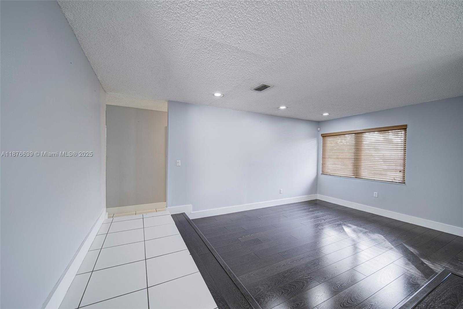 Small Image of 621 SOUTH WEST 99TH PL, Miami Number 13