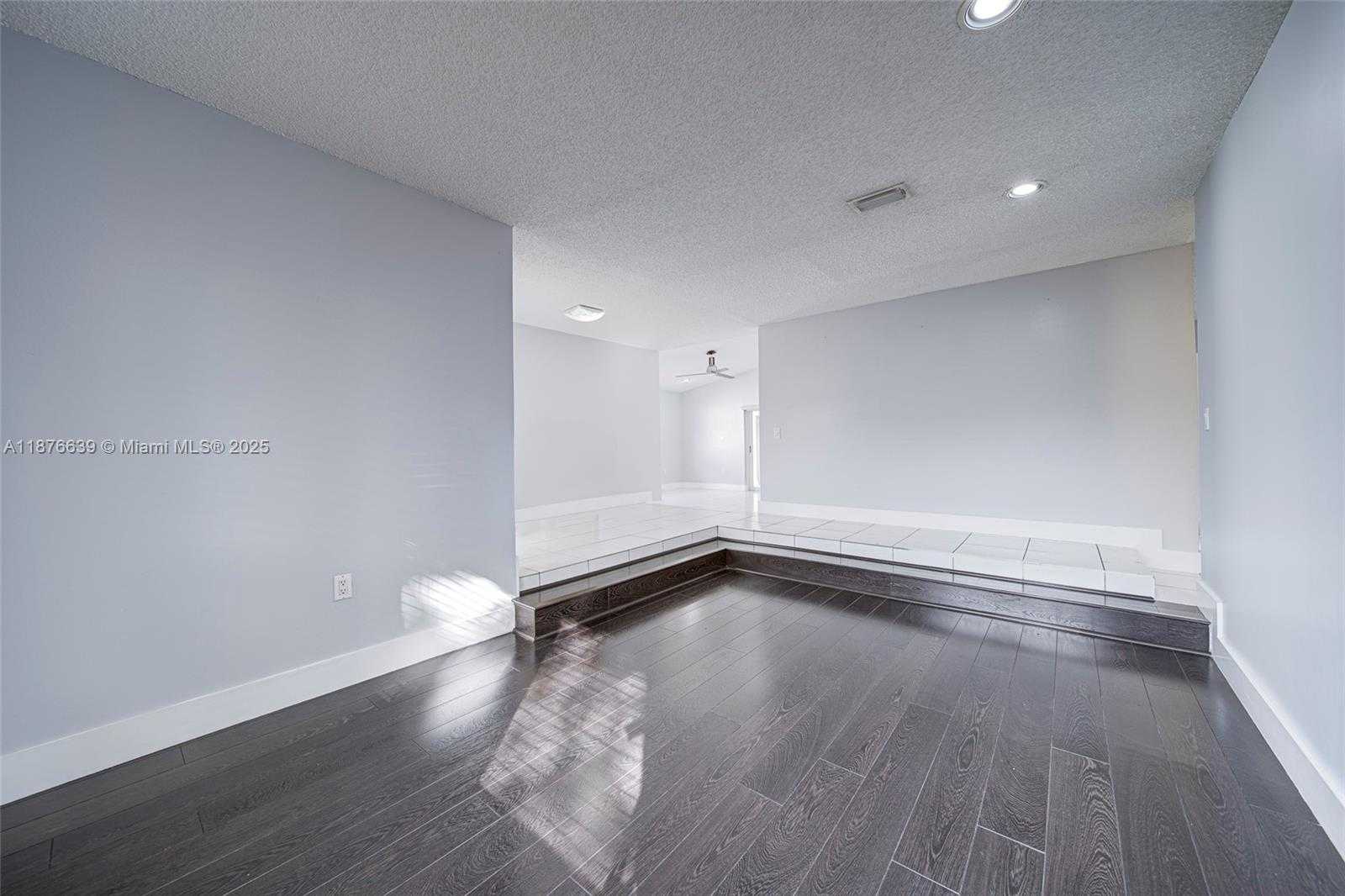 Small Image of 621 SOUTH WEST 99TH PL, Miami Number 19