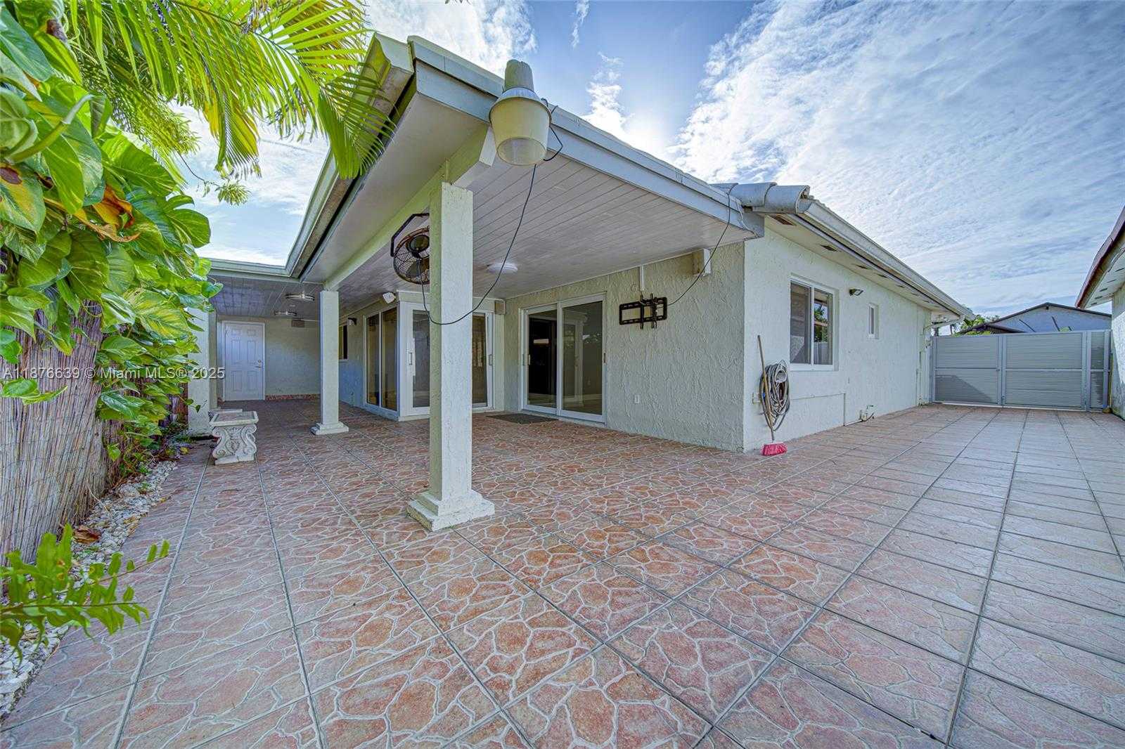 Small Image of 621 SOUTH WEST 99TH PL, Miami Number 25
