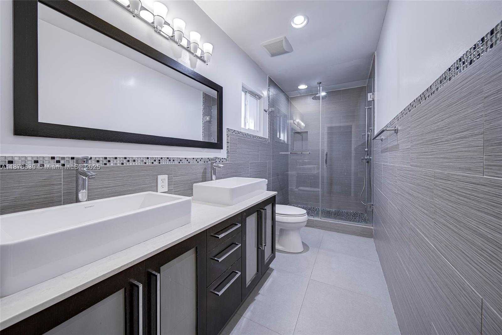 Small Image of 621 SOUTH WEST 99TH PL, Miami Number 3