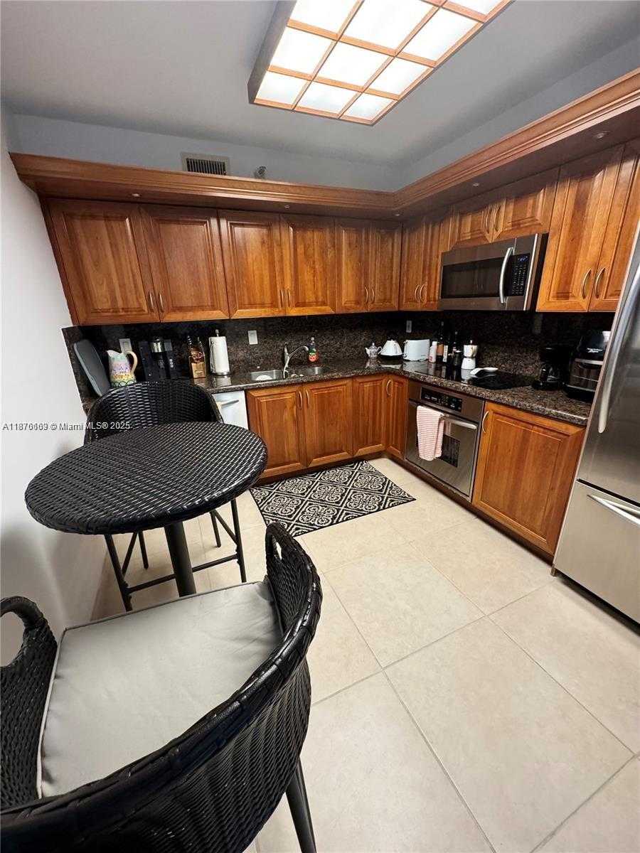 Small Image of 3530 MYSTIC POINTE DR #3111, Aventura Number 5