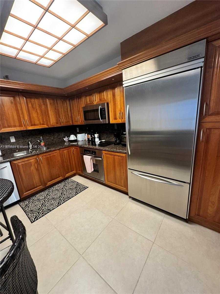Small Image of 3530 MYSTIC POINTE DR #3111, Aventura Number 6