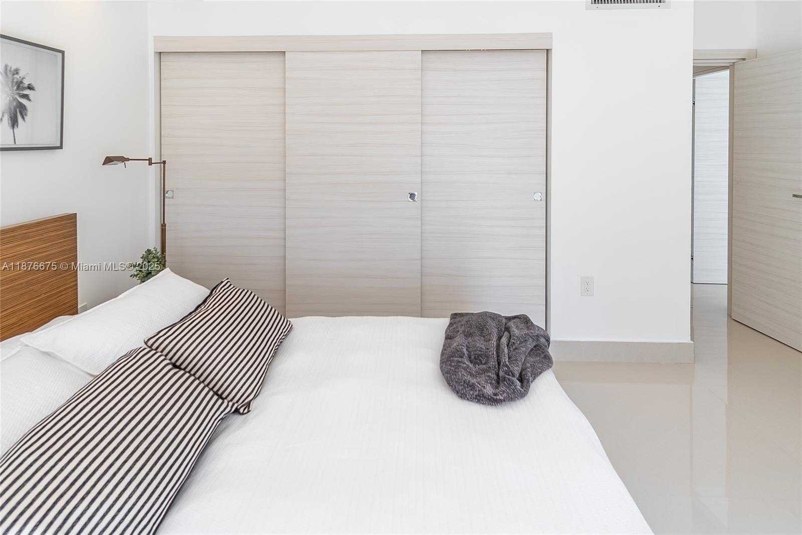 Small Image of 10275 COLLINS AVE #720, Bal Harbour Number 30