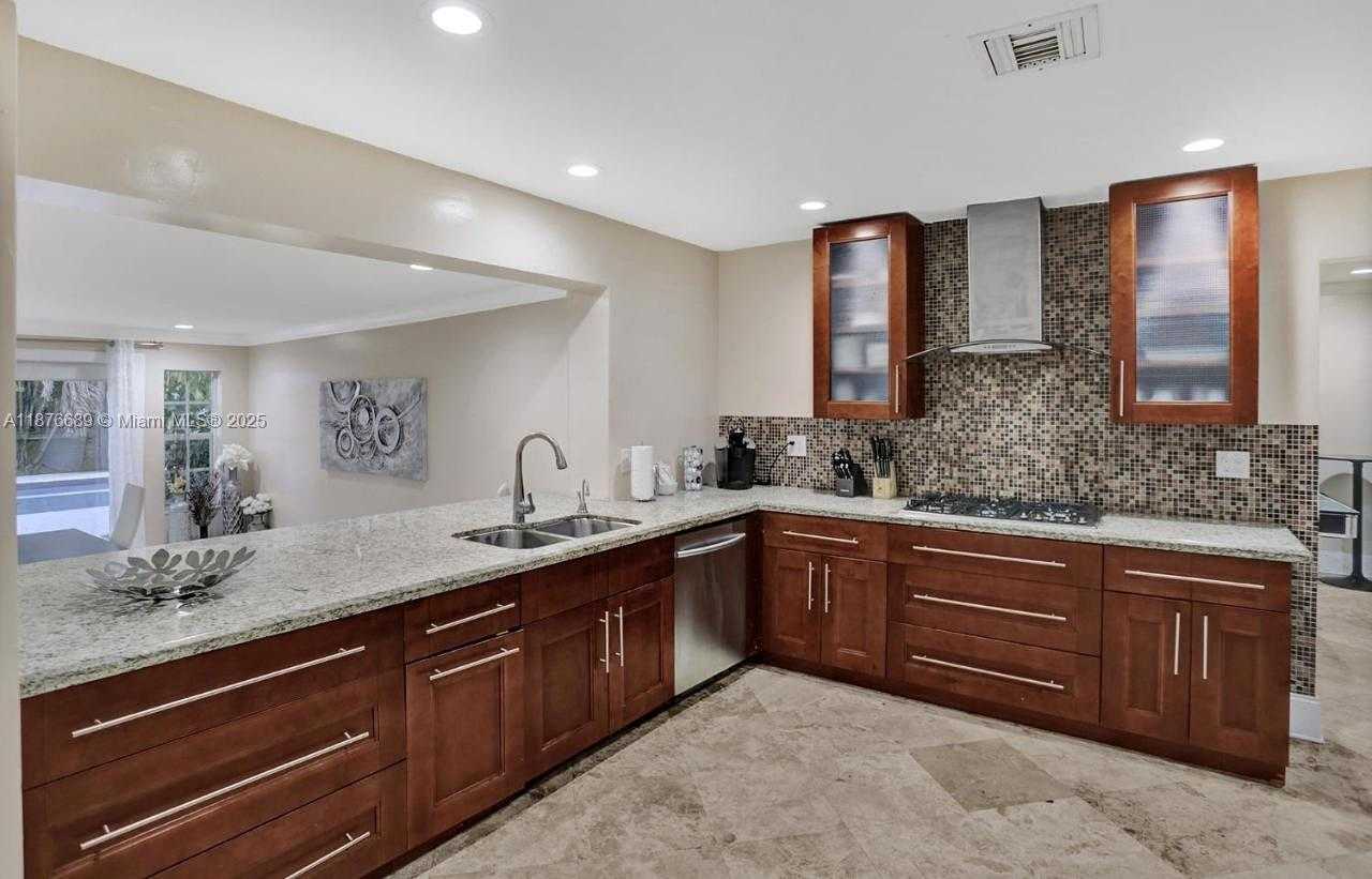 Small Image of 2423 NORTH EAST 202ND ST, Aventura Number 12
