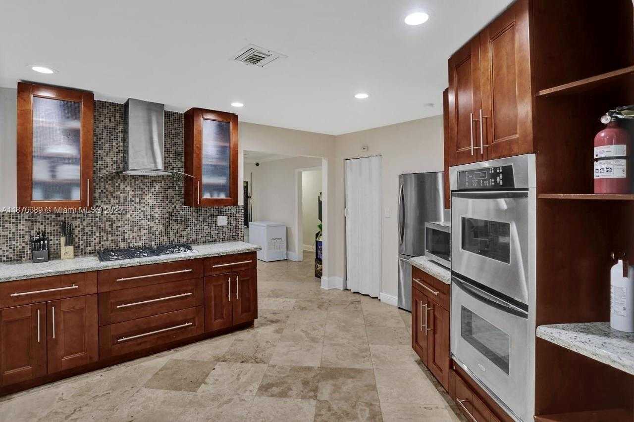 Small Image of 2423 NORTH EAST 202ND ST, Aventura Number 13