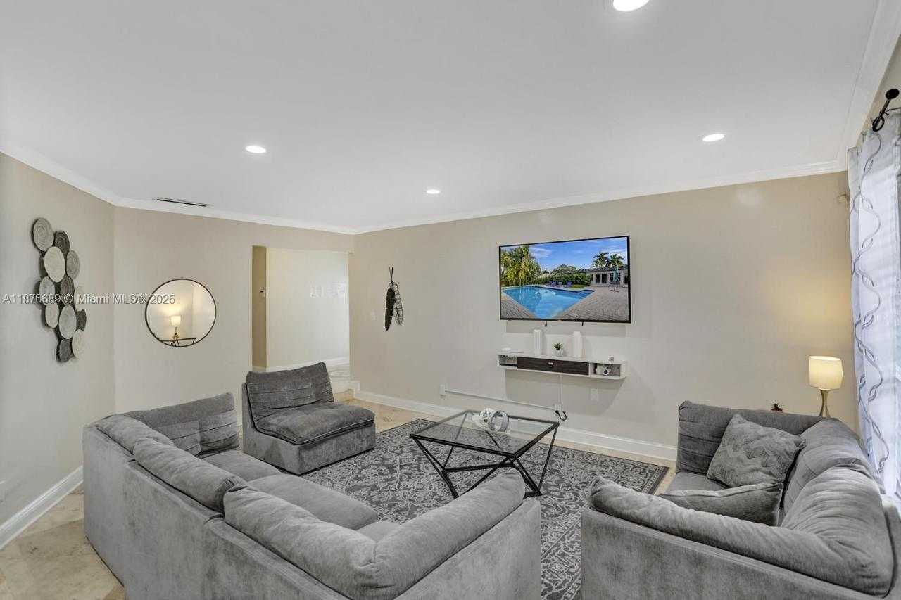 Small Image of 2423 NORTH EAST 202ND ST, Aventura Number 14