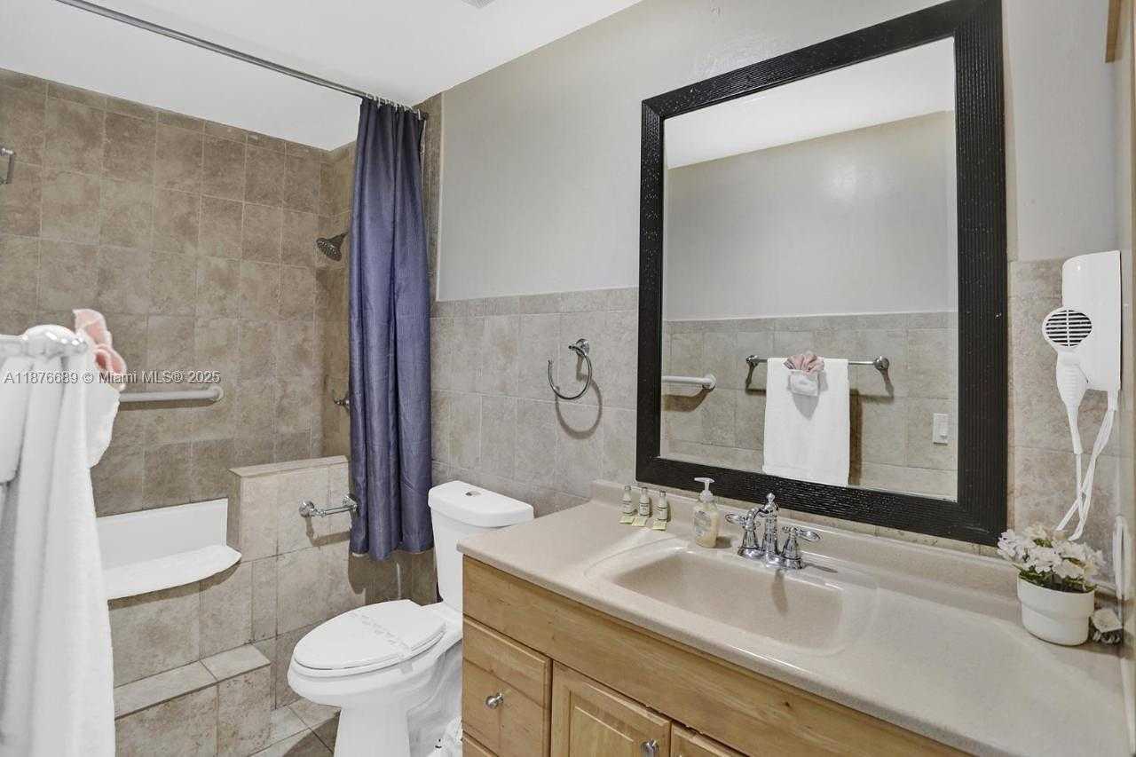 Small Image of 2423 NORTH EAST 202ND ST, Aventura Number 17