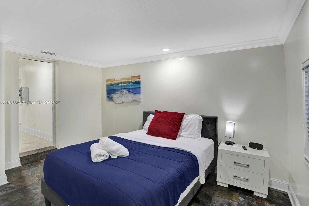 Small Image of 2423 NORTH EAST 202ND ST, Aventura Number 18