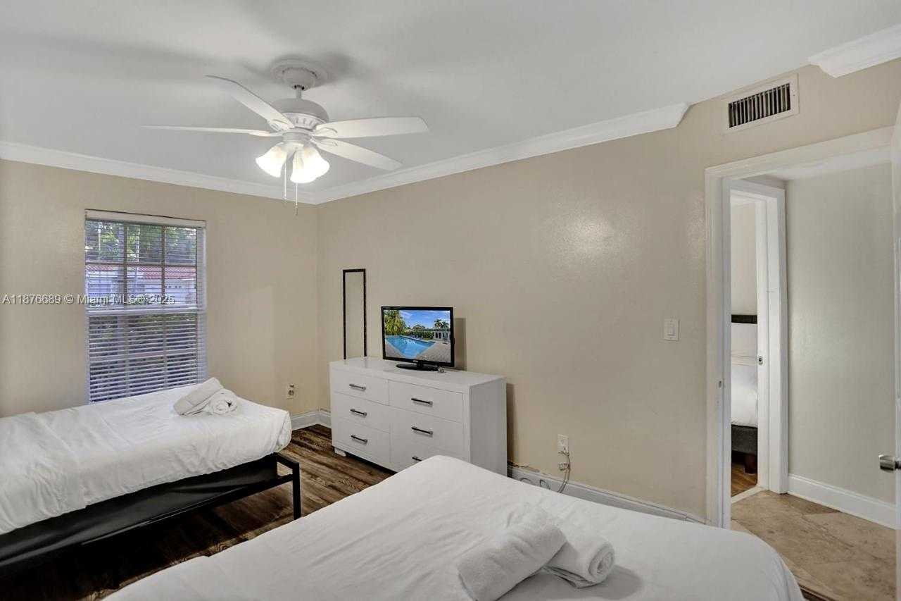 Small Image of 2423 NORTH EAST 202ND ST, Aventura Number 19