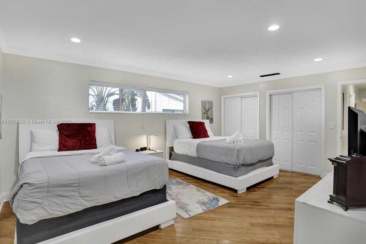 Small Image of 2423 NORTH EAST 202ND ST, Aventura Number 20
