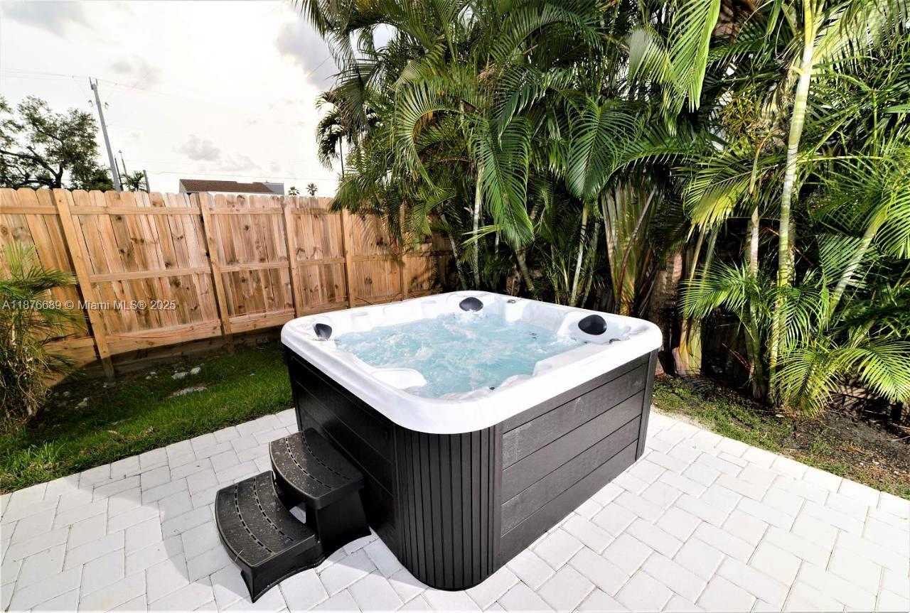 Small Image of 2423 NORTH EAST 202ND ST, Aventura Number 25