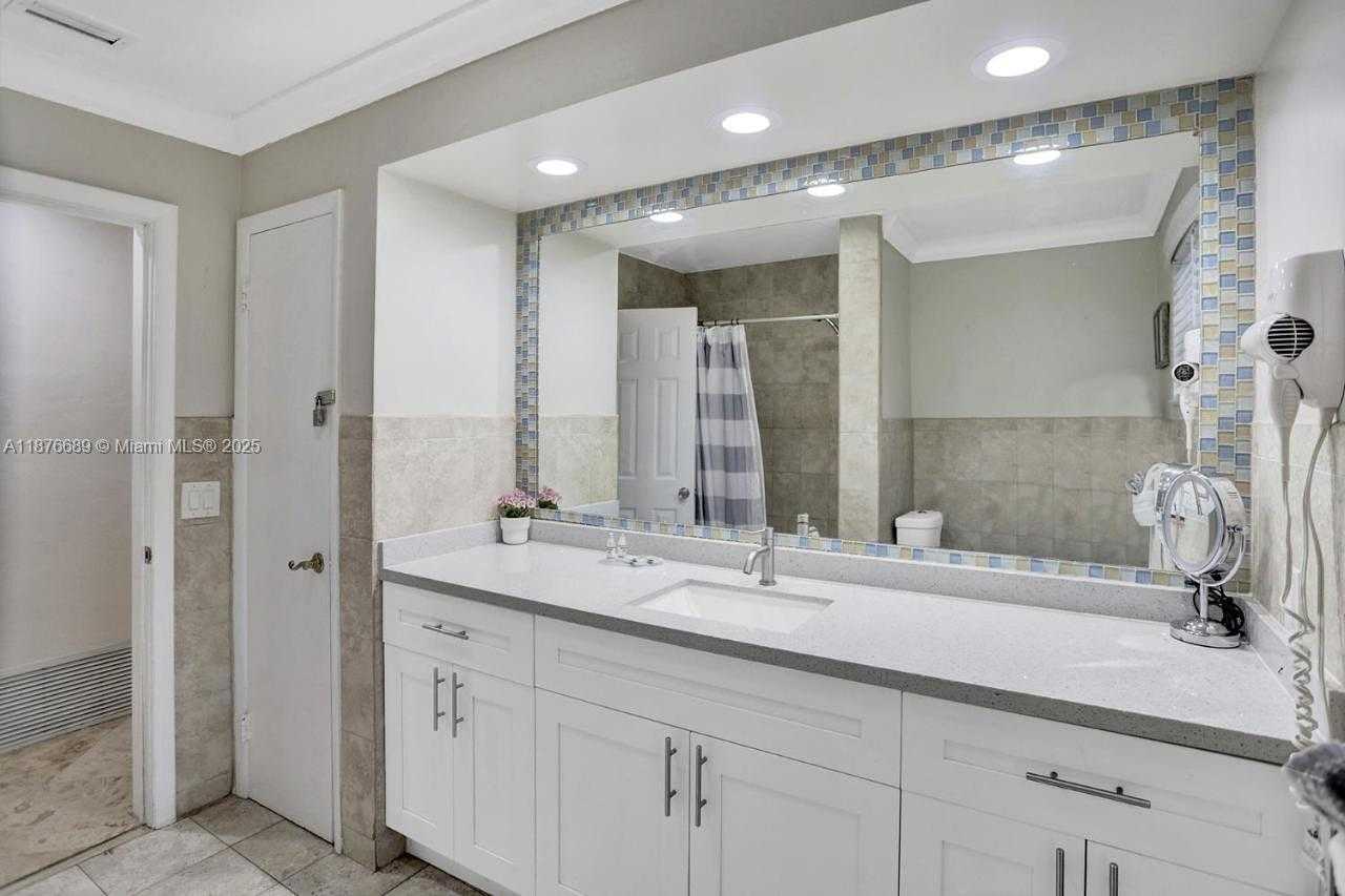 Small Image of 2423 NORTH EAST 202ND ST, Aventura Number 30