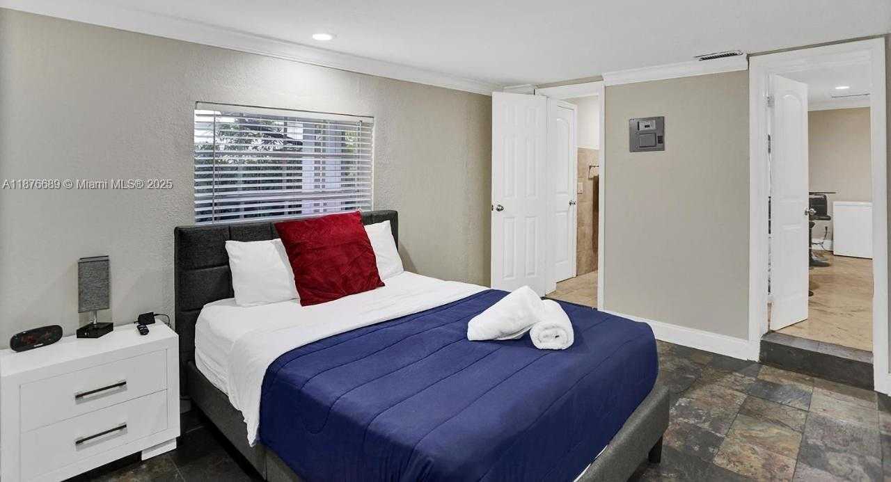 Small Image of 2423 NORTH EAST 202ND ST, Aventura Number 31