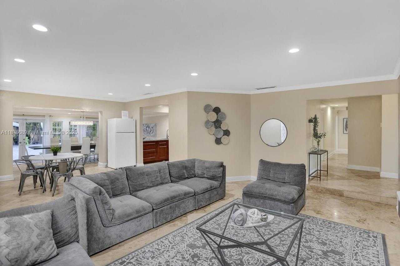 Small Image of 2423 NORTH EAST 202ND ST, Aventura Number 32