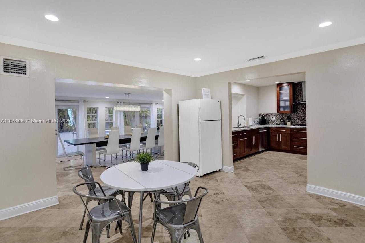 Small Image of 2423 NORTH EAST 202ND ST, Aventura Number 38