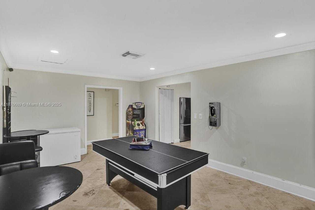 Small Image of 2423 NORTH EAST 202ND ST, Aventura Number 39