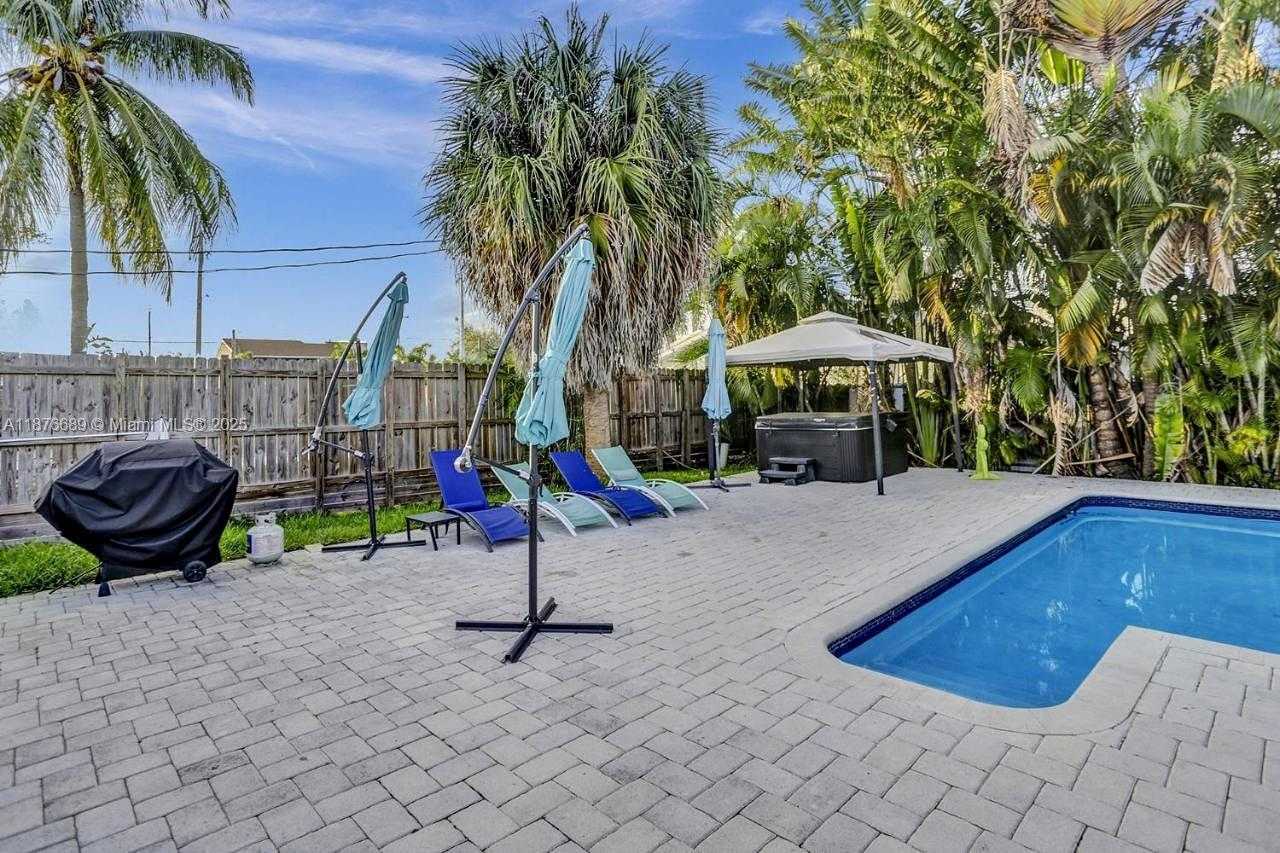 Small Image of 2423 NORTH EAST 202ND ST, Aventura Number 45