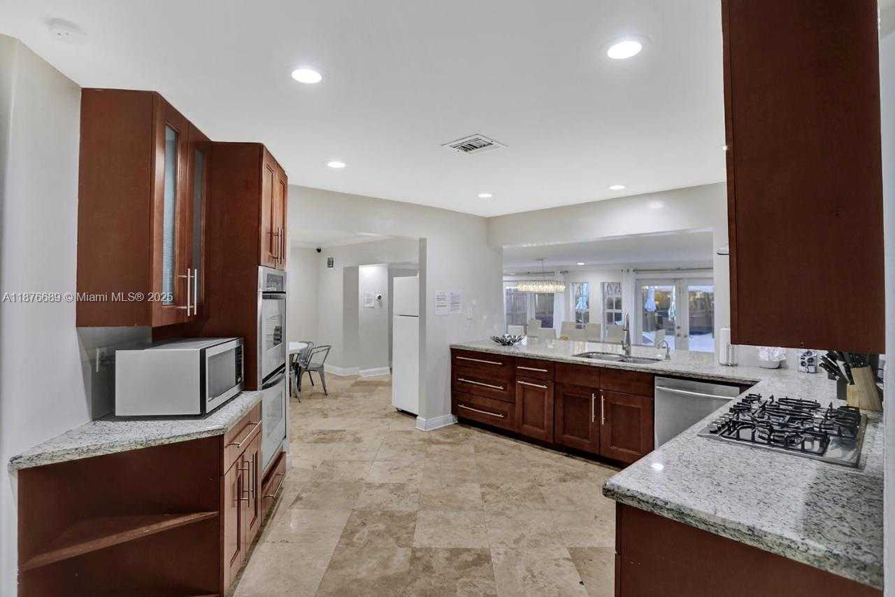 Small Image of 2423 NORTH EAST 202ND ST, Aventura Number 47