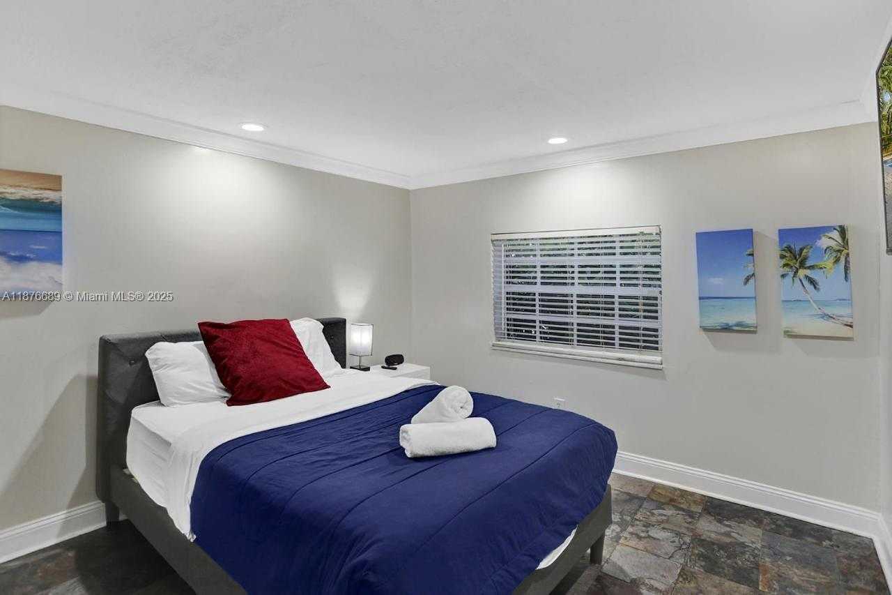 Small Image of 2423 NORTH EAST 202ND ST, Aventura Number 48