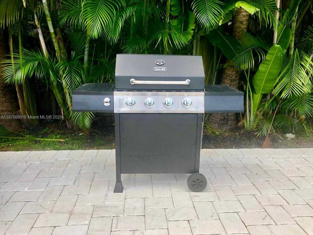 Small Image of 2423 NORTH EAST 202ND ST, Aventura Number 53