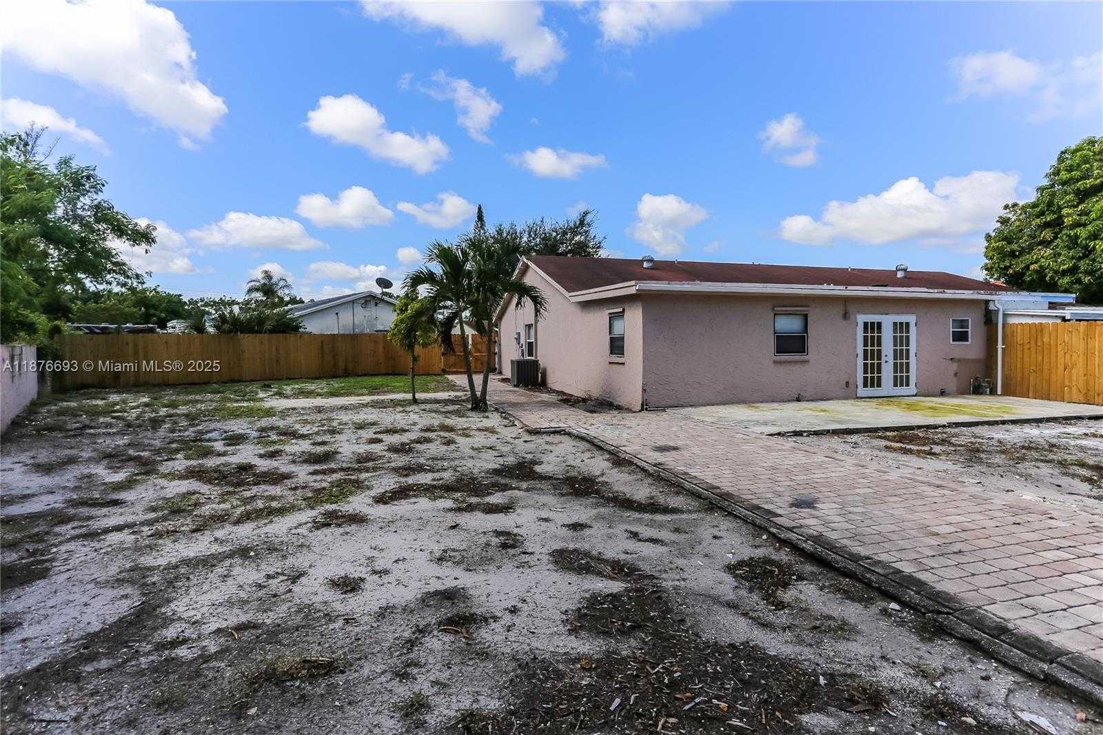 Small Image of 4824 SARATOGA RD, West Palm Beach Number 15