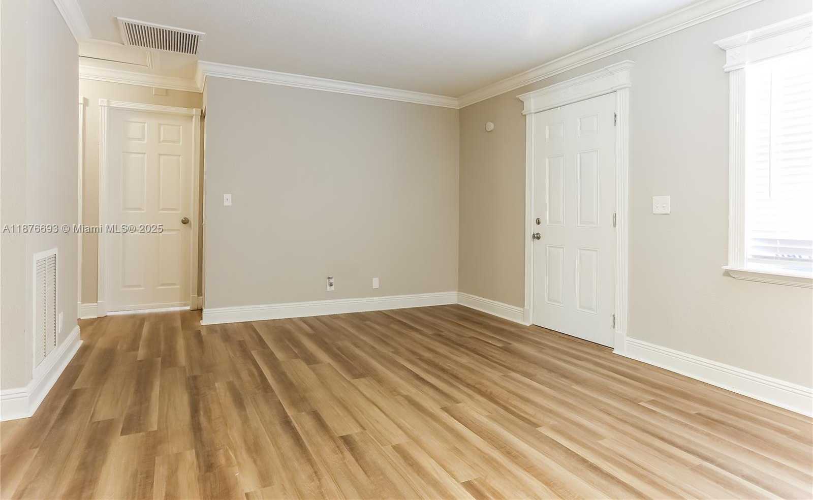 Small Image of 4824 SARATOGA RD, West Palm Beach Number 4