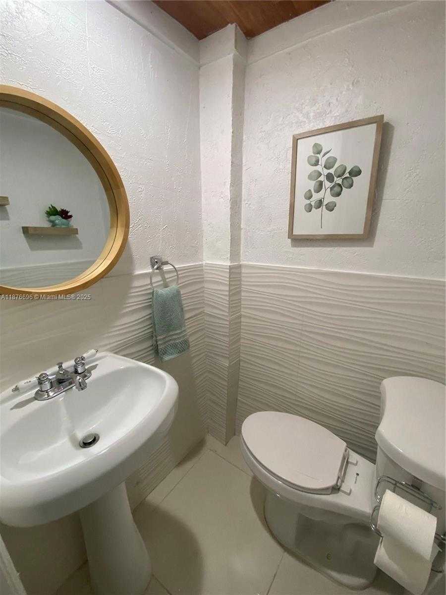 Small Image of 1678 SOUTH WEST 11TH ST #1, Miami Number 5
