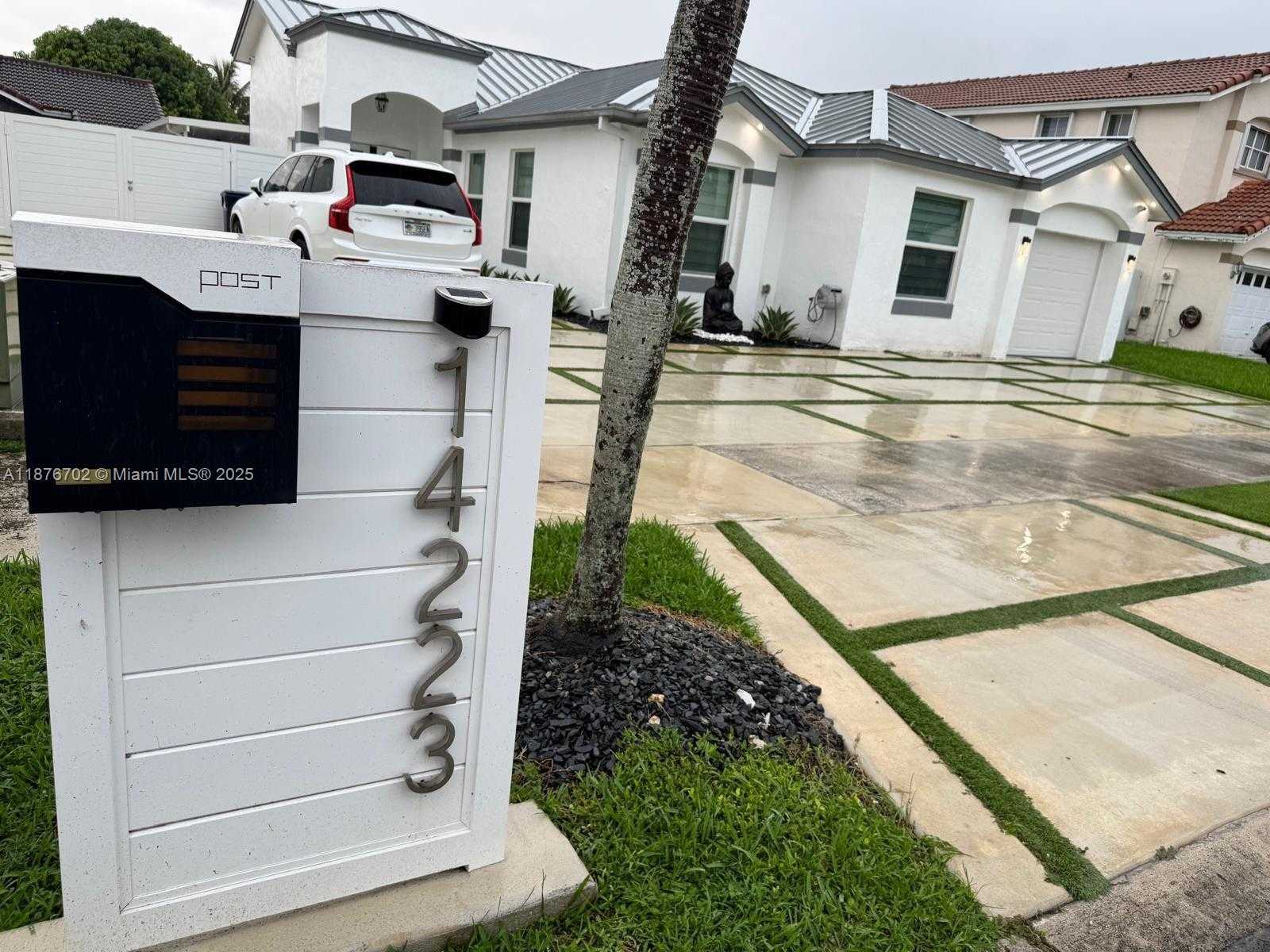 Small Image of 14223 SOUTH WEST 92ND ST, Miami Number 3