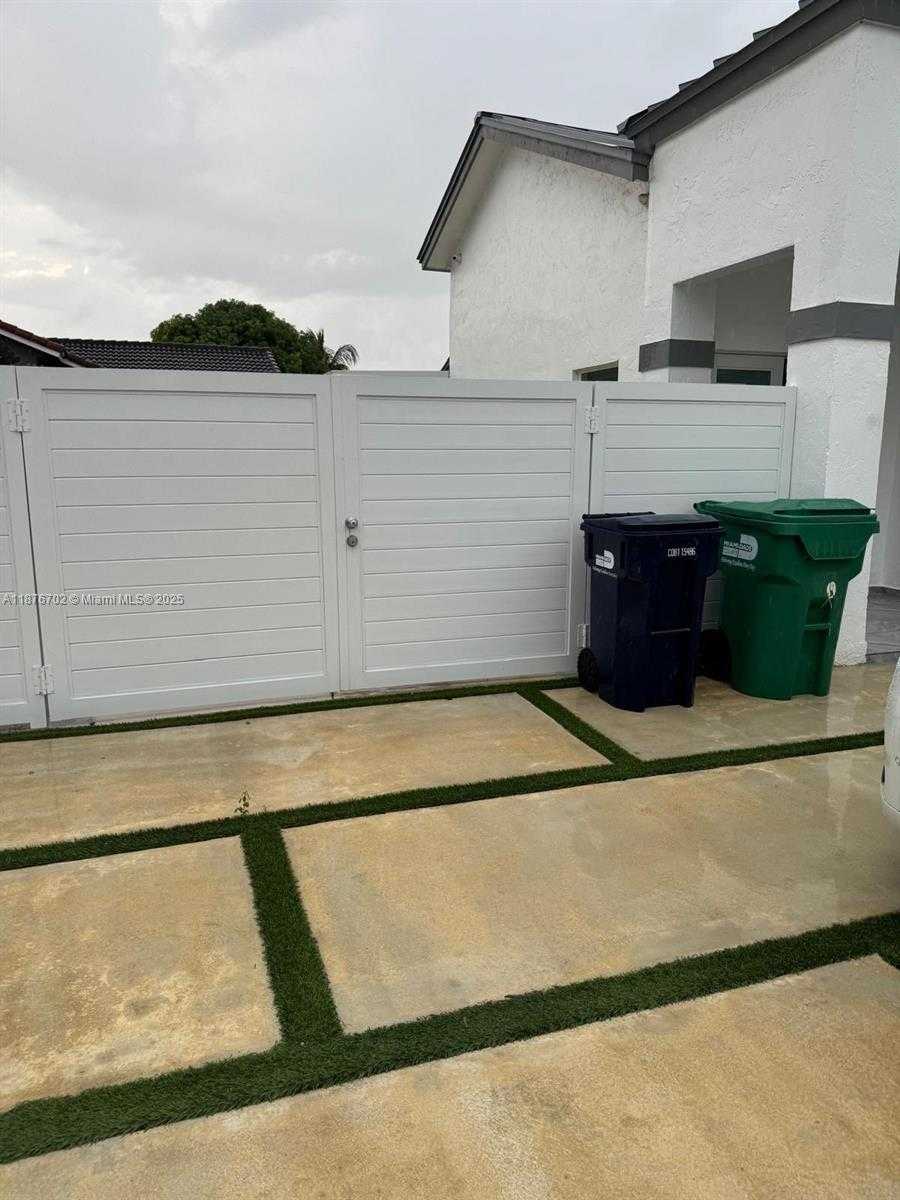 Small Image of 14223 SOUTH WEST 92ND ST, Miami Number 30