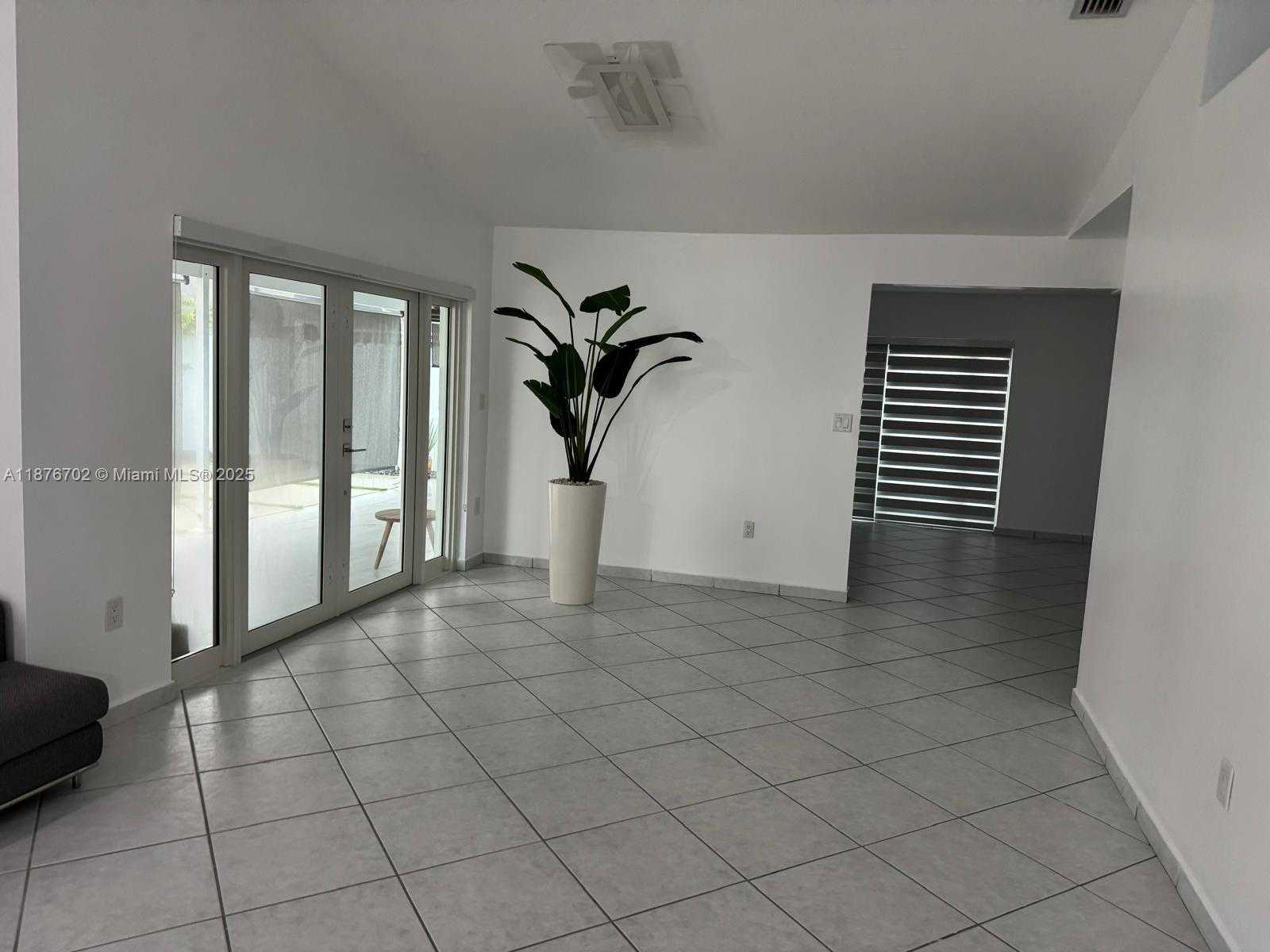Small Image of 14223 SOUTH WEST 92ND ST, Miami Number 31