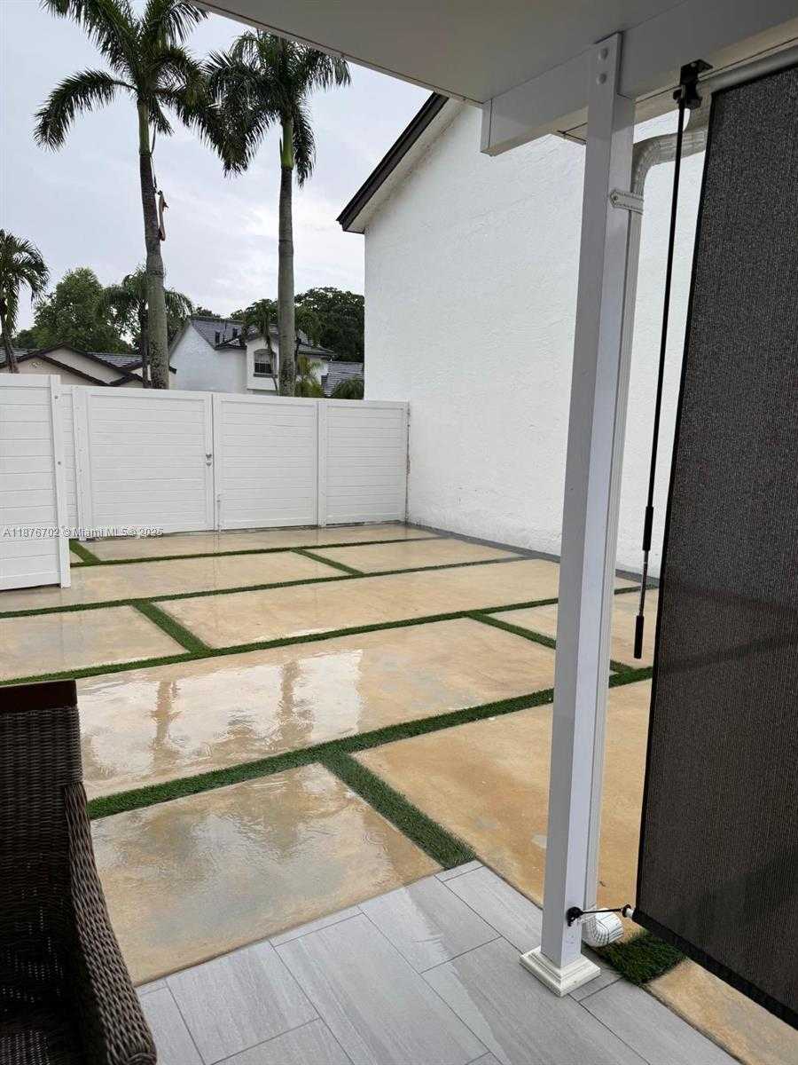 Small Image of 14223 SOUTH WEST 92ND ST, Miami Number 5