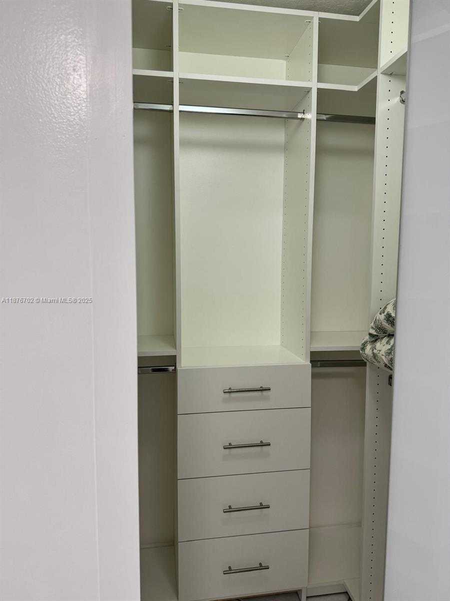Small Image of 14223 SOUTH WEST 92ND ST, Miami Number 6