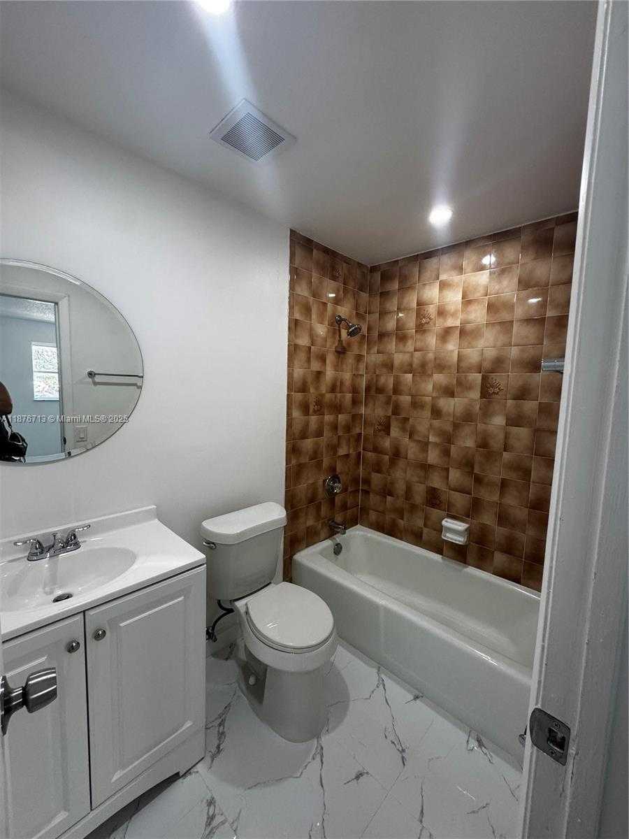Small Image of 2515 POLK ST #10, Hollywood Number 15