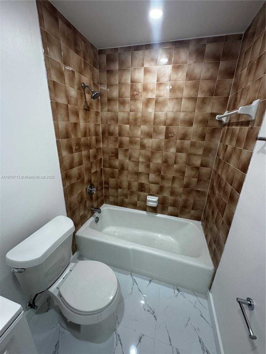 Small Image of 2515 POLK ST #10, Hollywood Number 17