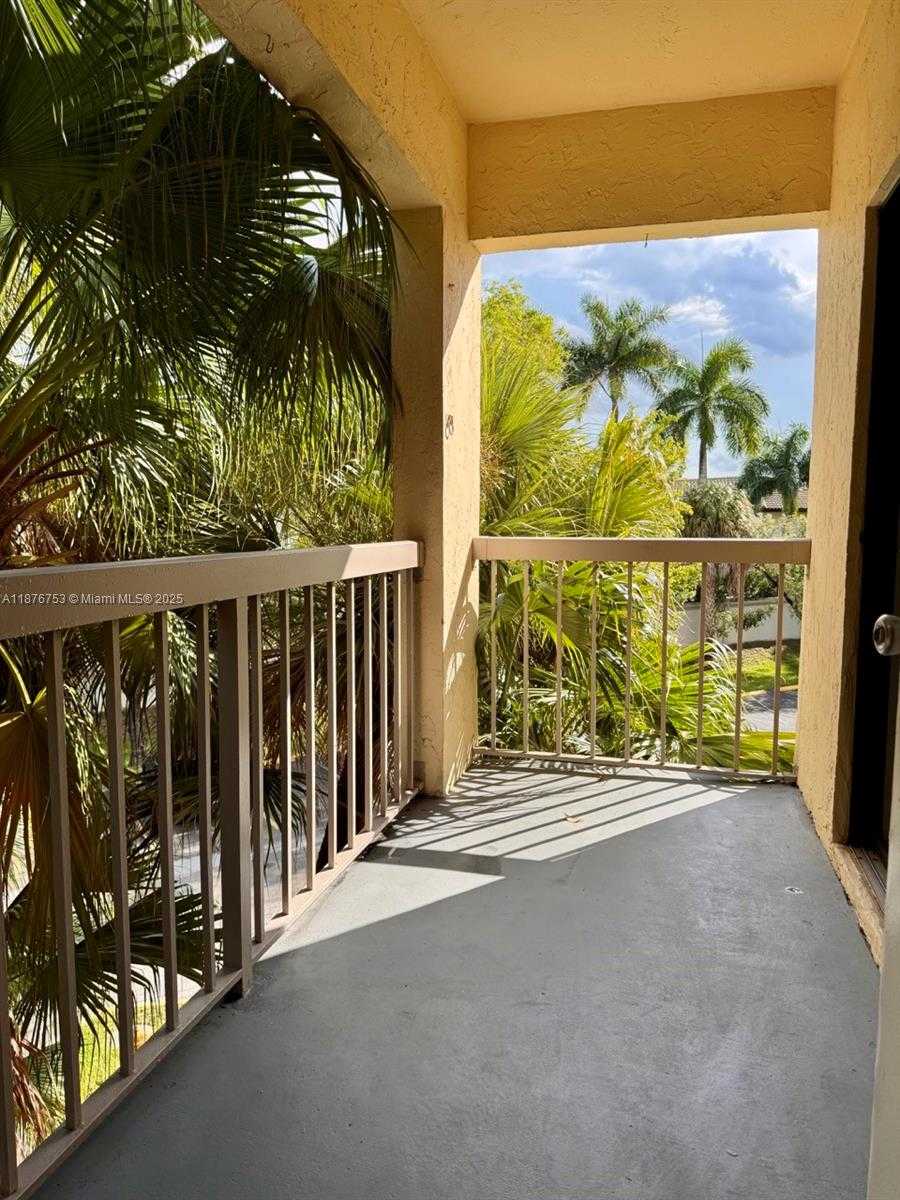 Small Image of 8100 GENEVA CT #333, Doral Number 11