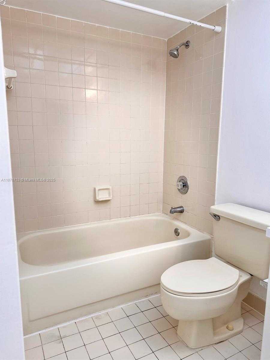 Small Image of 8100 GENEVA CT #333, Doral Number 13