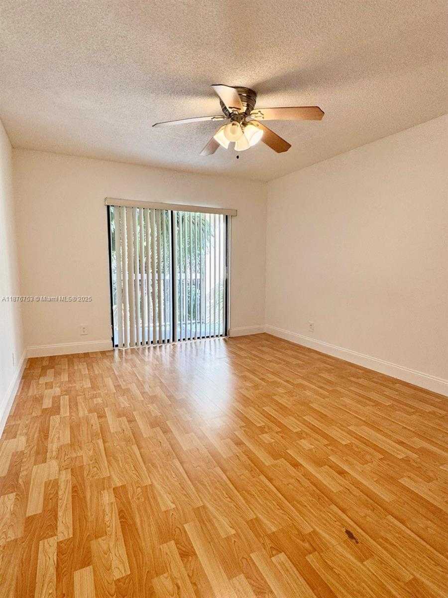 Small Image of 8100 GENEVA CT #333, Doral Number 15