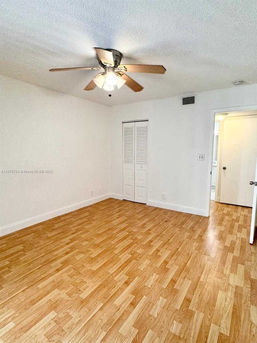 Small Image of 8100 GENEVA CT #333, Doral Number 16