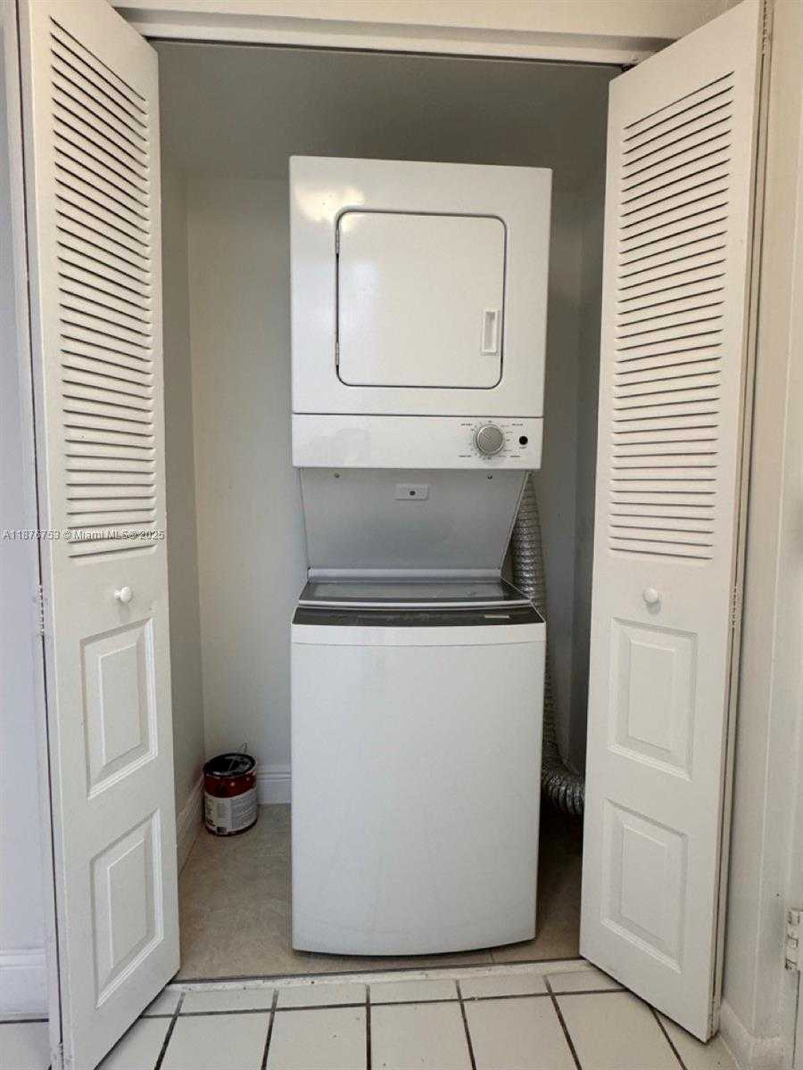 Small Image of 8100 GENEVA CT #333, Doral Number 18